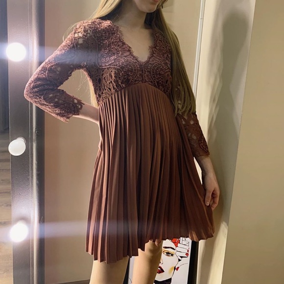 Zara pleated guipure  dress Bloggers favorite - Picture 4 of 9